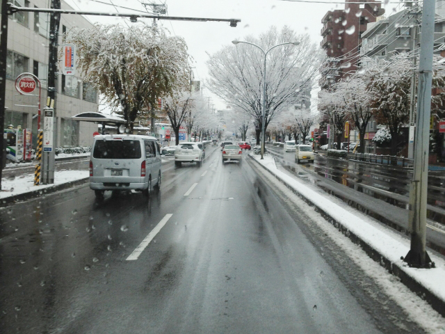$遺品整理宮城仙台@スマイルライフみやぎブログ-遺品整理現場に向かう途中、仙台市内に雪が